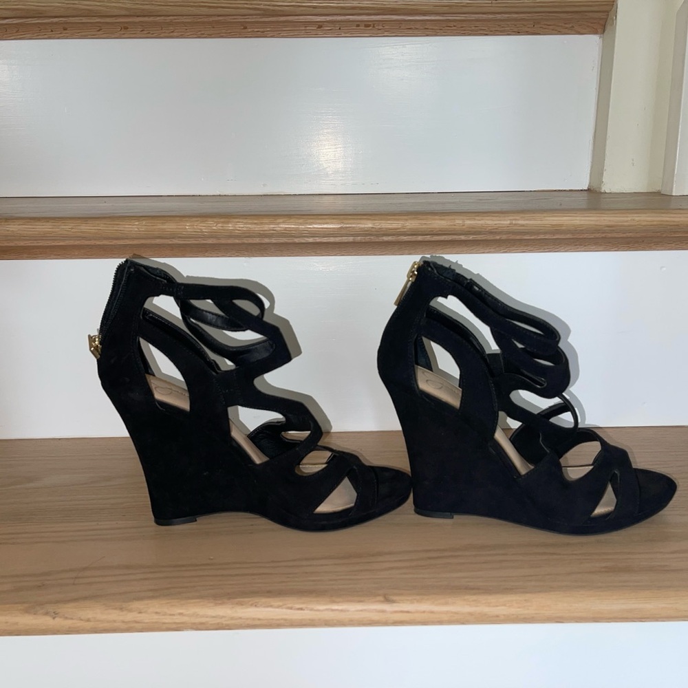 Beautiful Jessica Simpson Wedges, barely used, looks new.